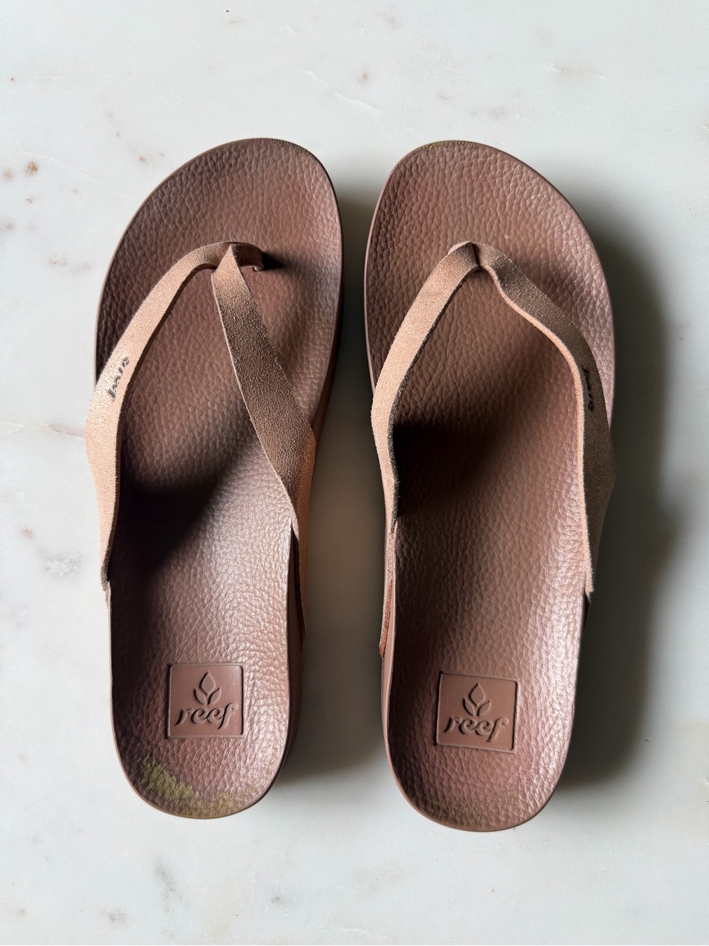 Reef Rose Gold Metallic Leather Flip Flop Sandals Women's, Size 7.5 (Estimate)